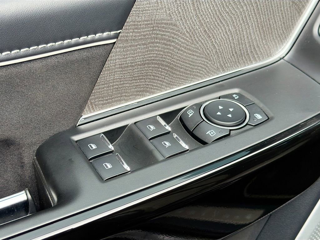 Used 2024 Ford F150 Lightning Platinum AWD/4WD image 18