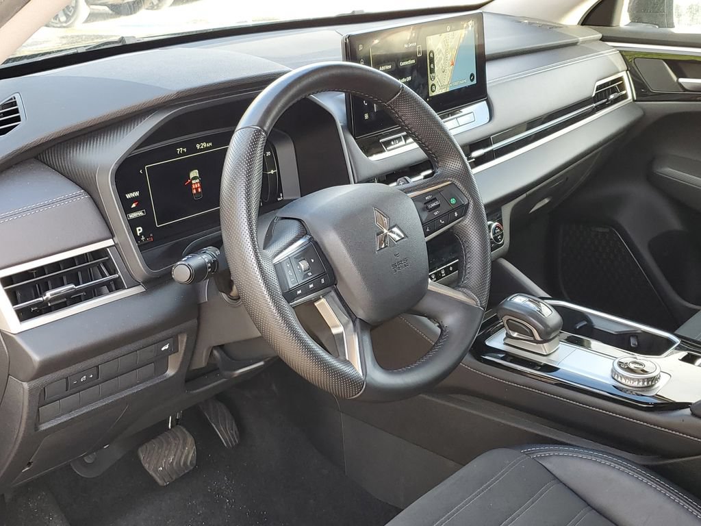 Used 2025 Mitsubishi Outlander SE FWD image 15