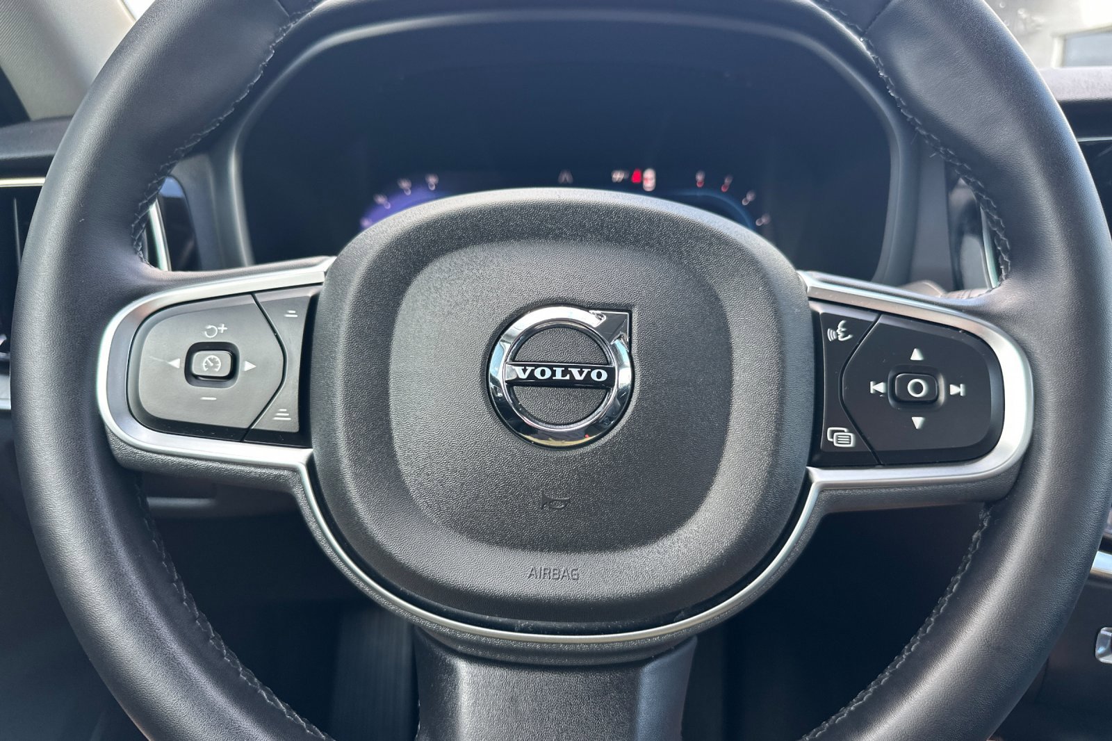 Used 2025 Volvo S60 B5 Core image 26