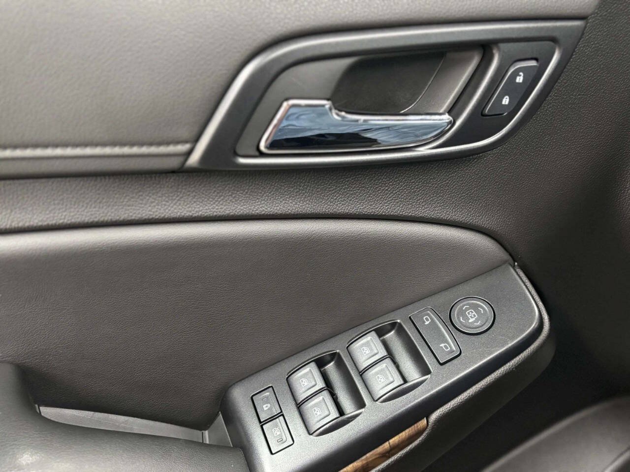Used 2019 Chevrolet Tahoe 4WD image 32