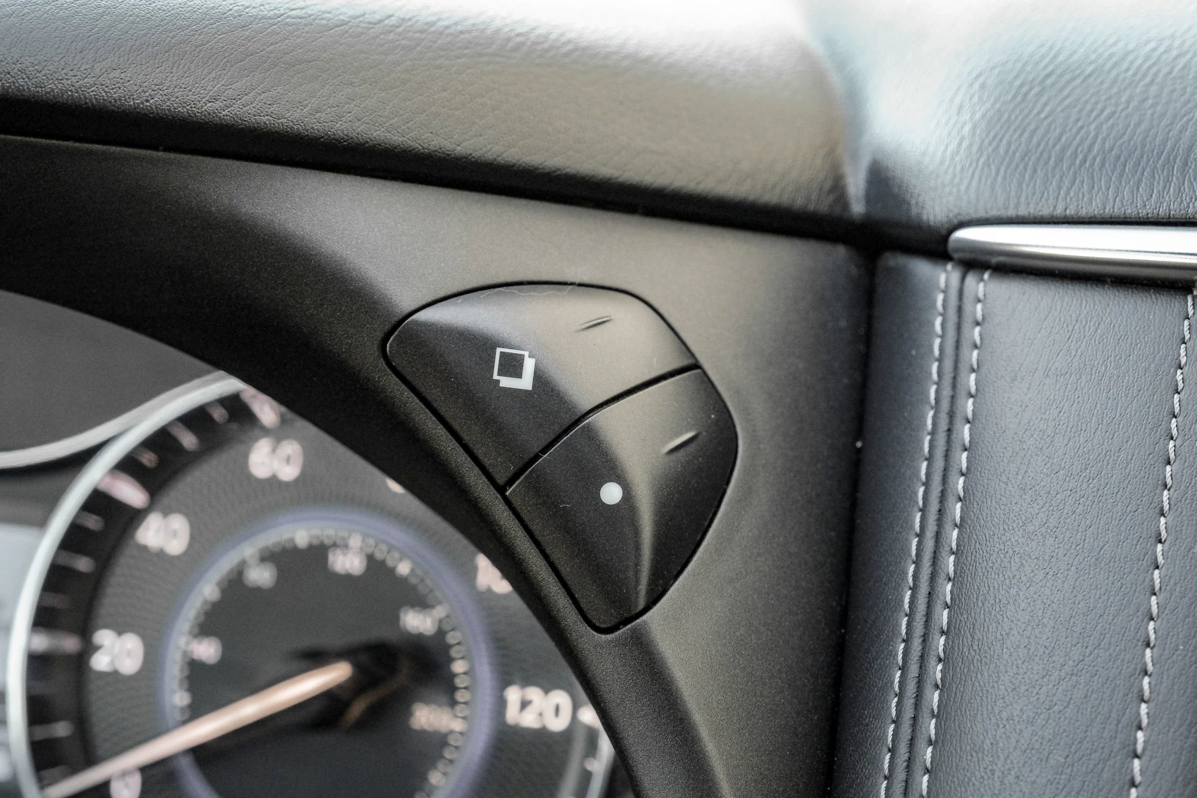 Used 2016 INFINITI QX80 4WD w/ Deluxe Technology Package image 38