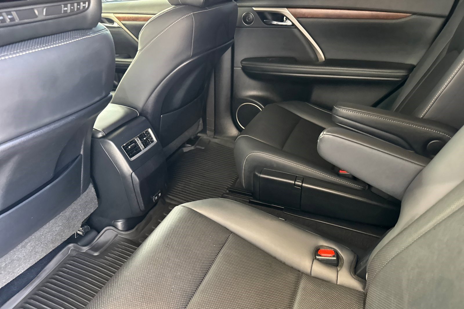 Certified 2022 Lexus RX 450hL AWD w/ Premium Package image 15