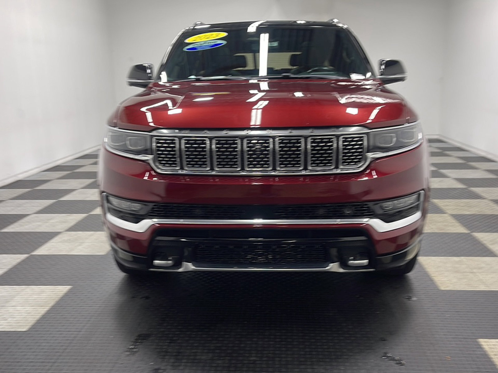 Used 2023 Jeep Grand Wagoneer Series III w/ HD Trailer Tow Package AWD/4WD image 6