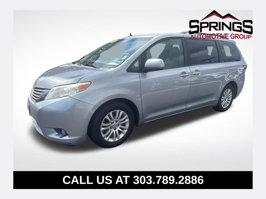 Used 2015 Toyota Sienna XLE FWD image 1
