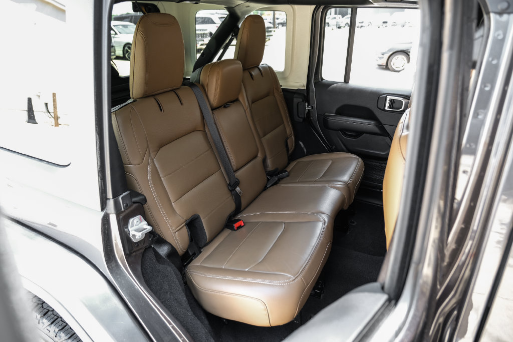 Used 2023 Jeep Wrangler Unlimited Sahara w/ LED Lighting Group AWD/4WD image 49