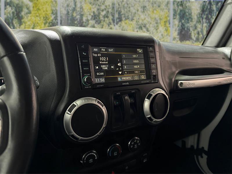 Used 2015 Jeep Wrangler Rubicon w/ Power Convenience Group image 13