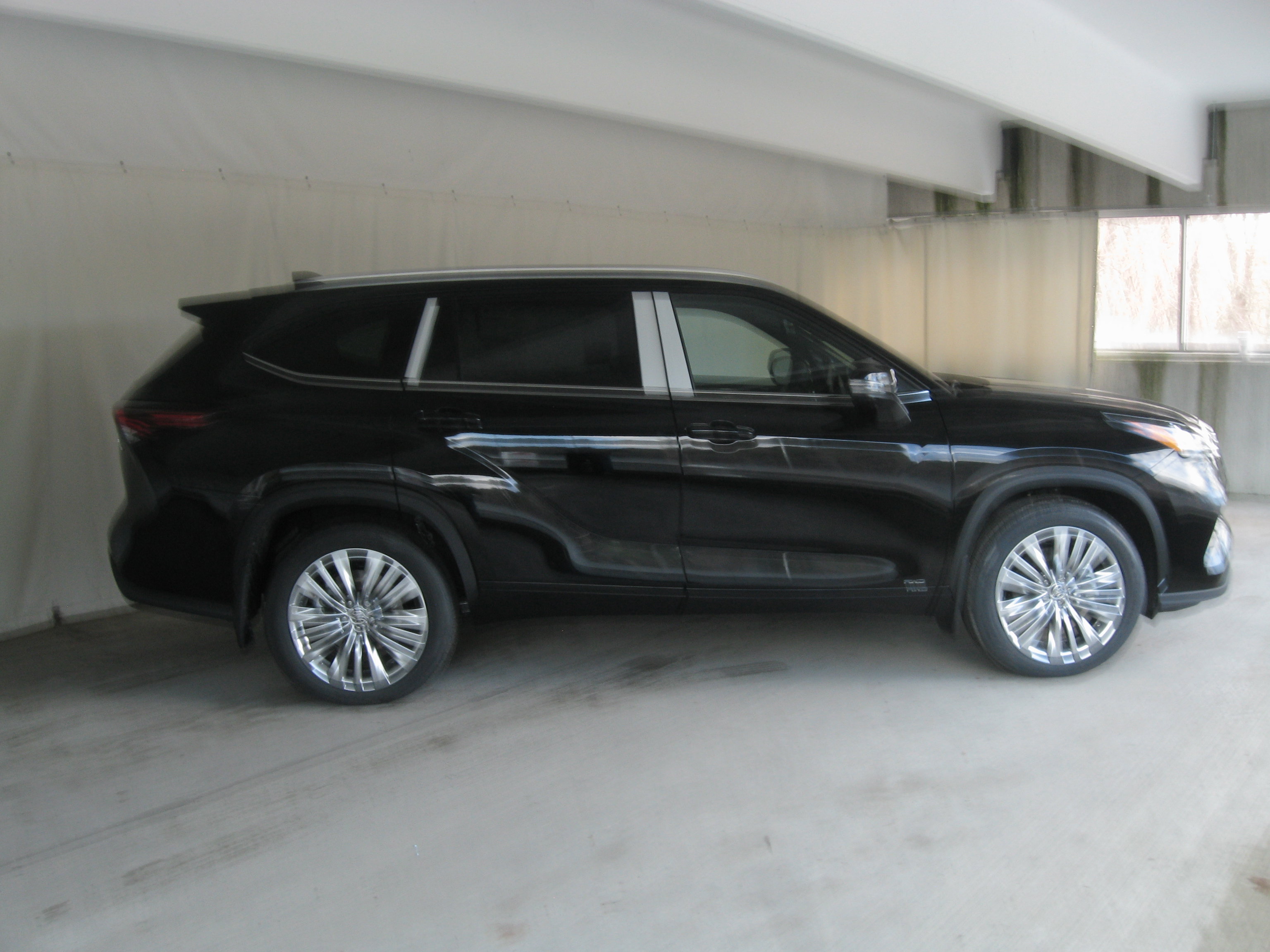 New 2026 Toyota Highlander Platinum image 6