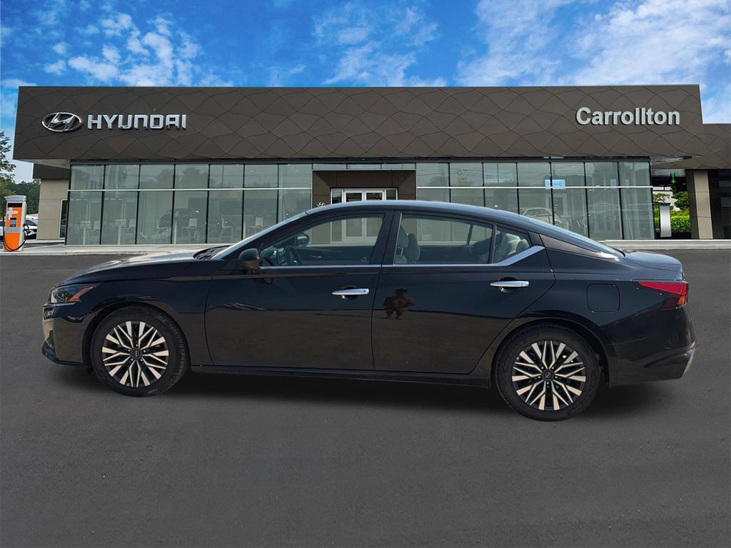 Used 2025 Nissan Altima 2.5 SV FWD image 8