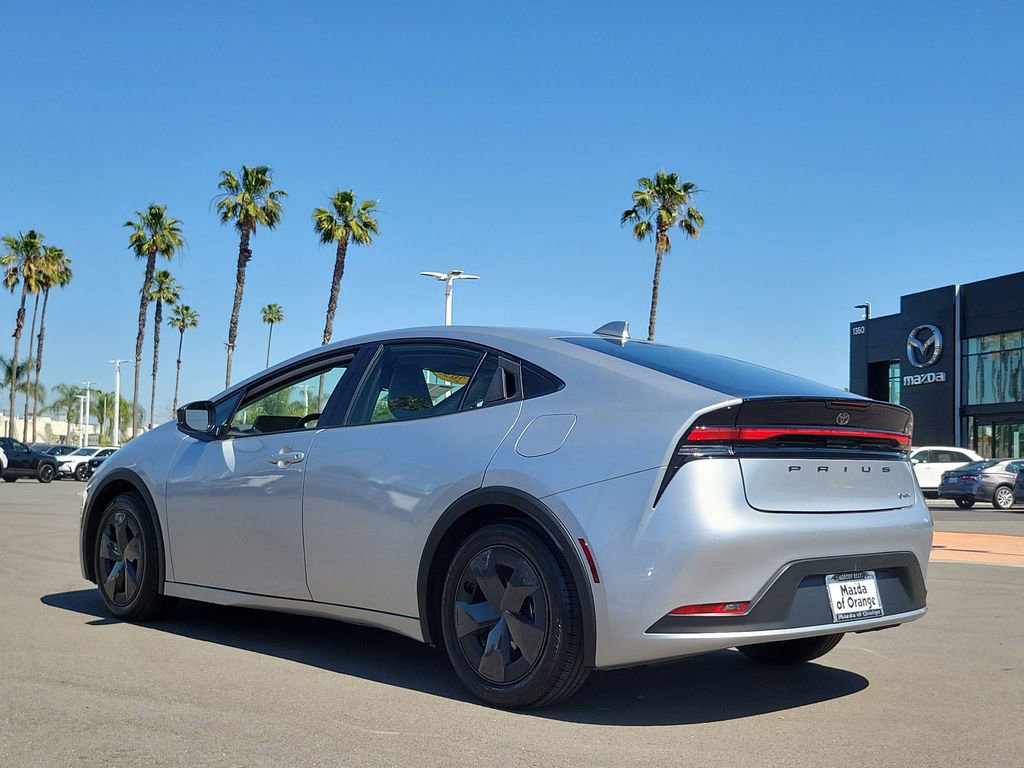 Used 2023 Toyota Prius LE image 2