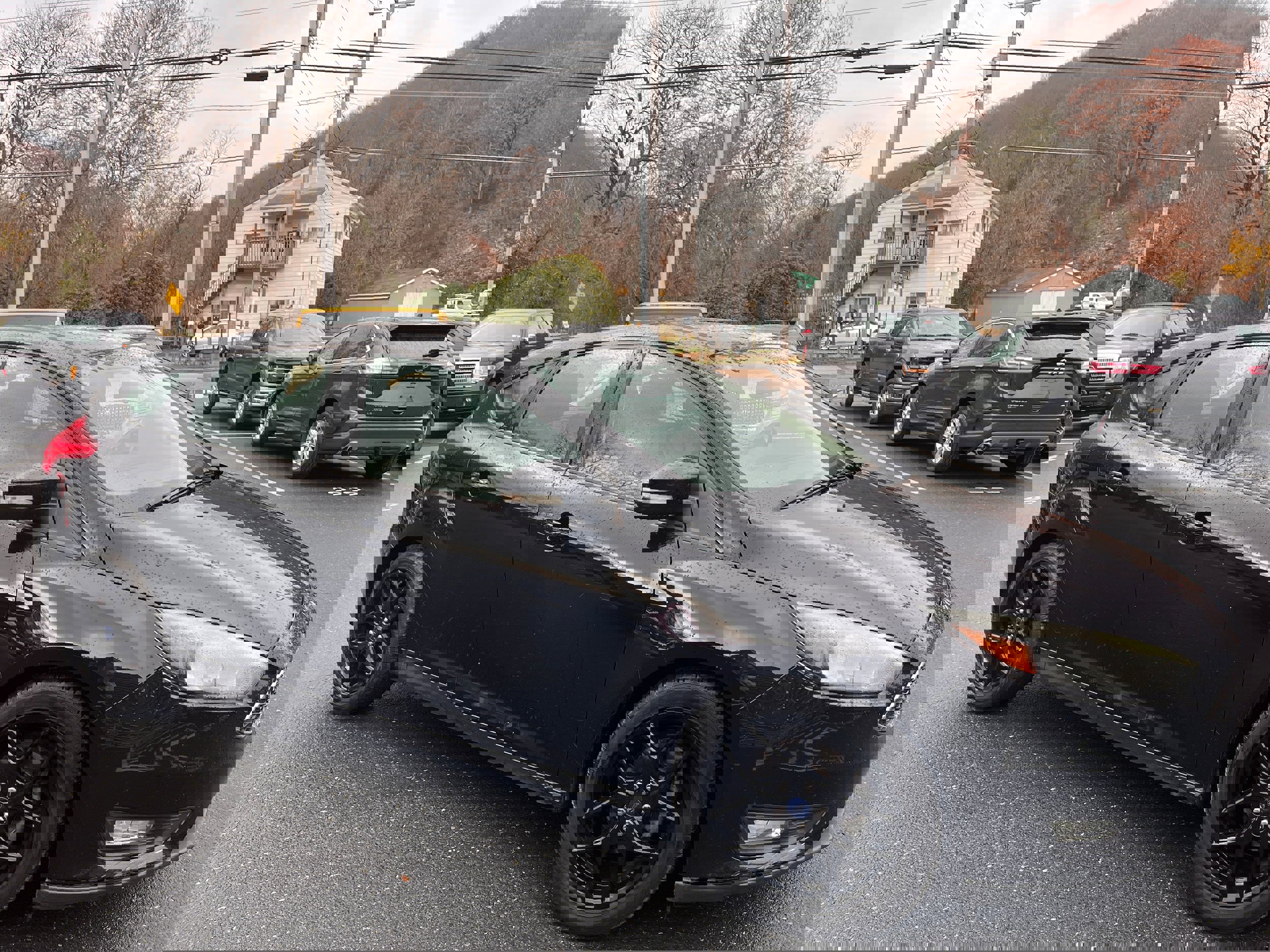 Used 2016 Ford Focus SE w/ Equipment Group 201A image 3