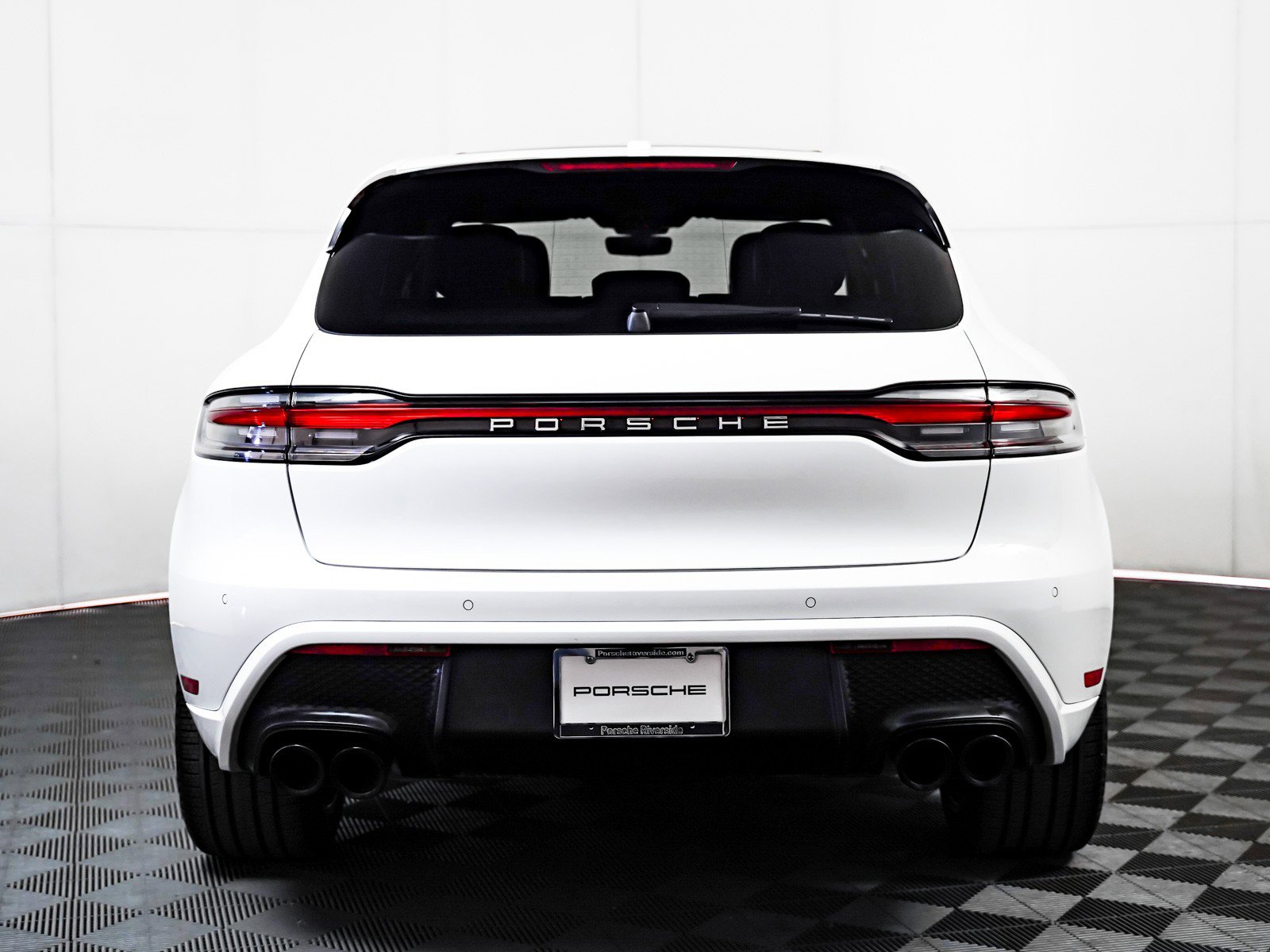 Certified 2024 Porsche Macan image 11