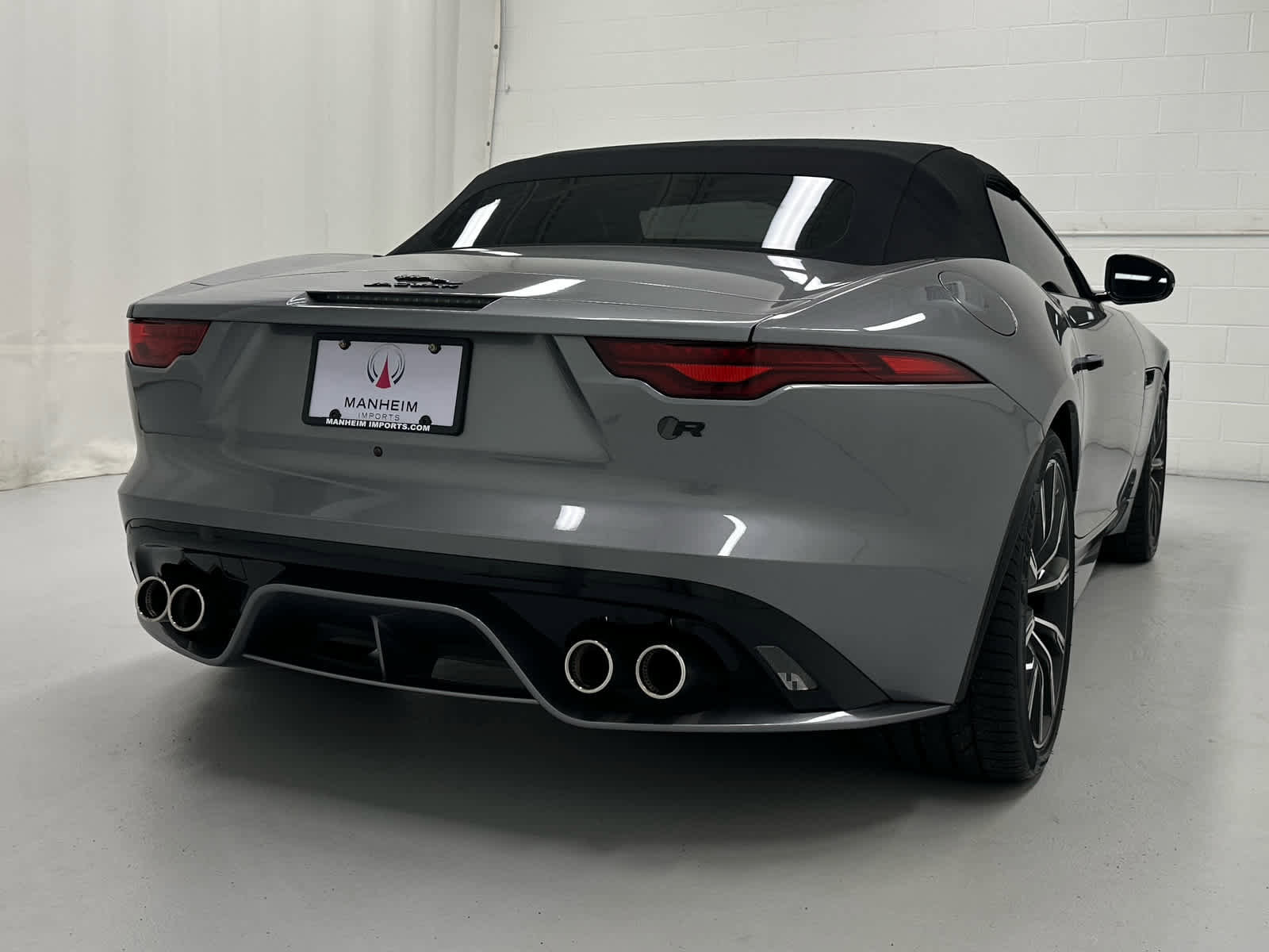 Used 2024 Jaguar F-TYPE R image 13