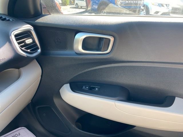 Used 2025 Hyundai Venue SEL FWD image 20