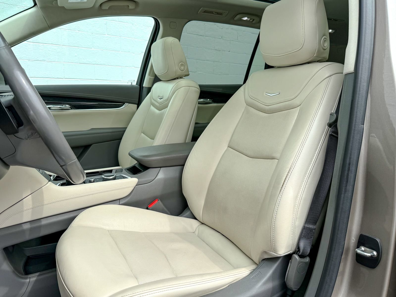 Certified 2022 Cadillac XT6 Premium Luxury image 16