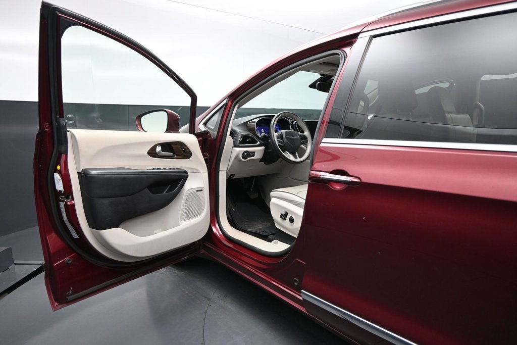 Used 2021 Chrysler Pacifica Limited w/ Premium & Safety Sphere Group AWD/4WD image 8