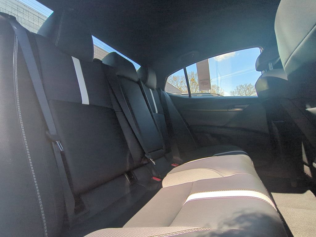Used 2025 Toyota Camry SE image 30