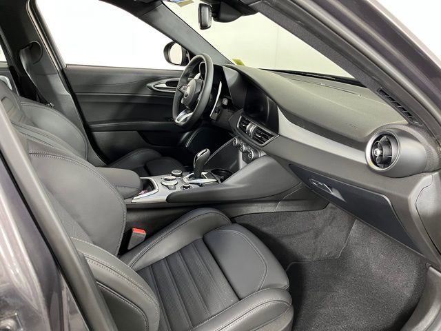 Used 2025 Alfa Romeo Giulia AWD w/ Veloce Package AWD image 47
