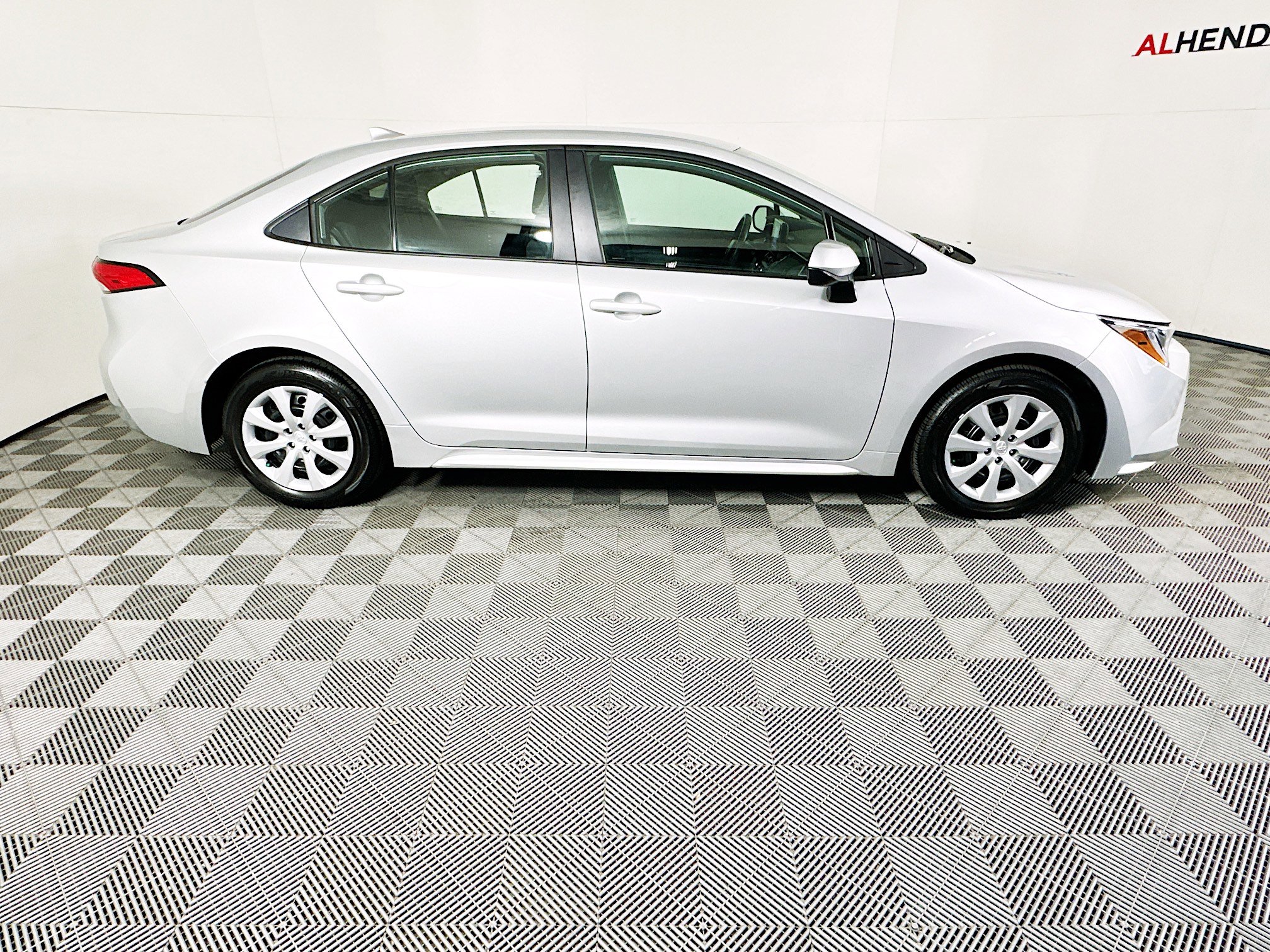Used 2024 Toyota Corolla LE image 2
