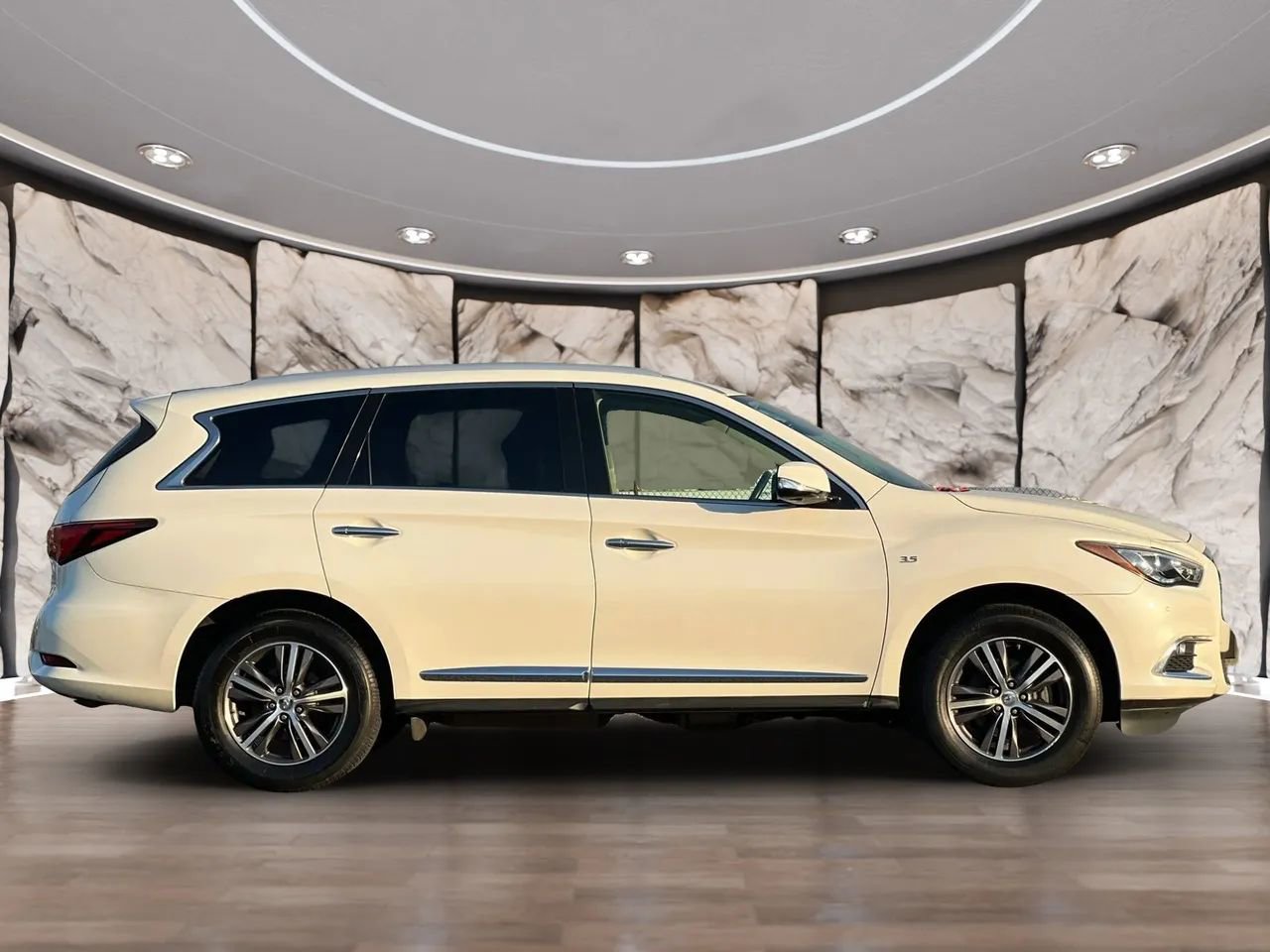 Used 2019 INFINITI QX60 Luxe w/ Essential Package image 4
