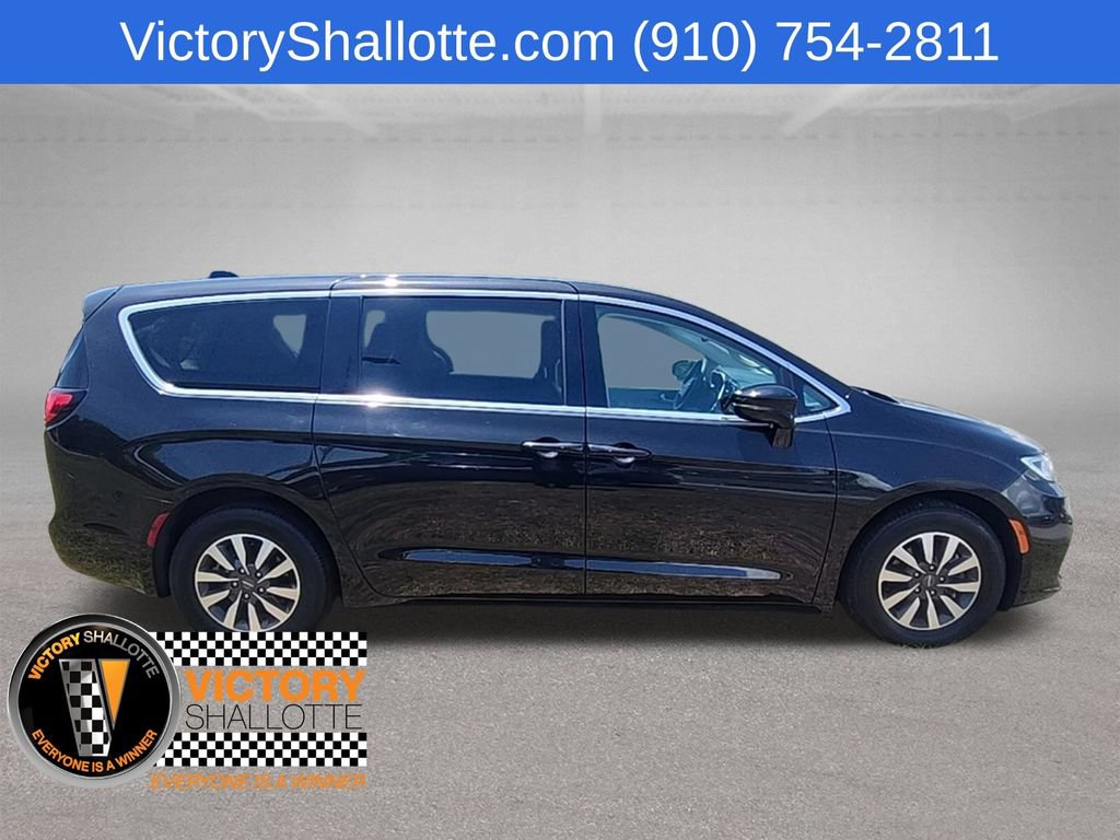 Certified 2024 Chrysler Pacifica Limited FWD image 33