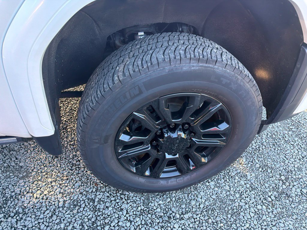 Used 2024 GMC Sierra 3500 Denali Ultimate AWD/4WD image 9