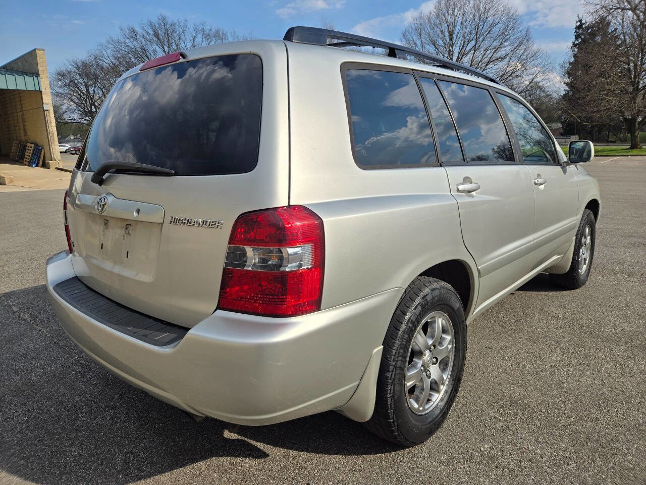 Used 2005 Toyota Highlander 2WD V6 w/ 3rd Row image 10