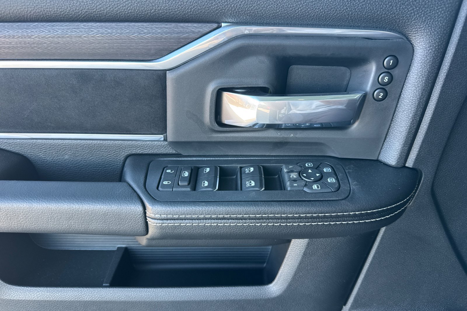 New 2026 RAM 2500 Laramie AWD/4WD image 10