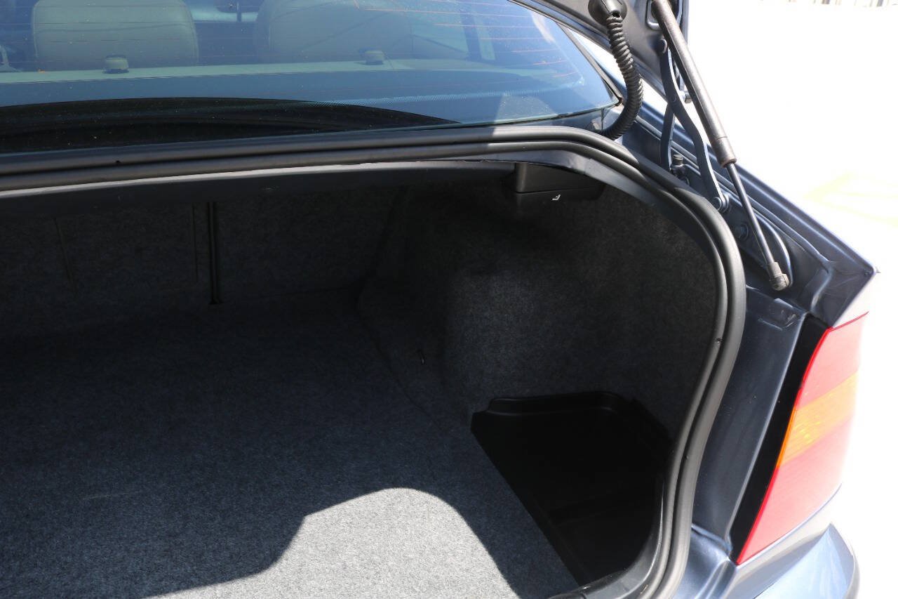 Used 2004 BMW 325xi Sedan AWD/4WD image 96