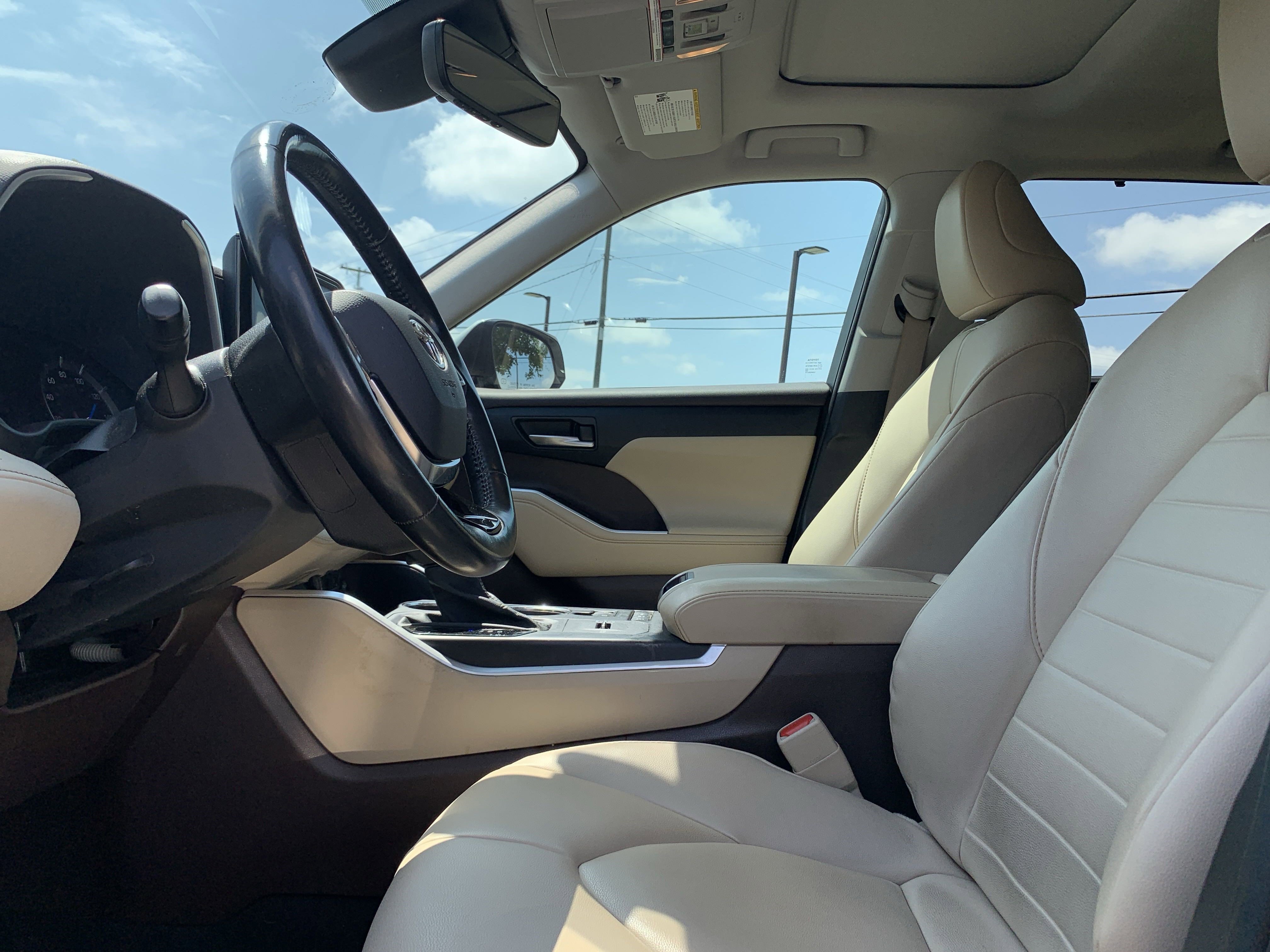 Used 2021 Toyota Highlander XLE image 16
