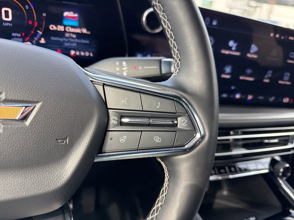 Used 2025 Chevrolet Traverse LT image 16