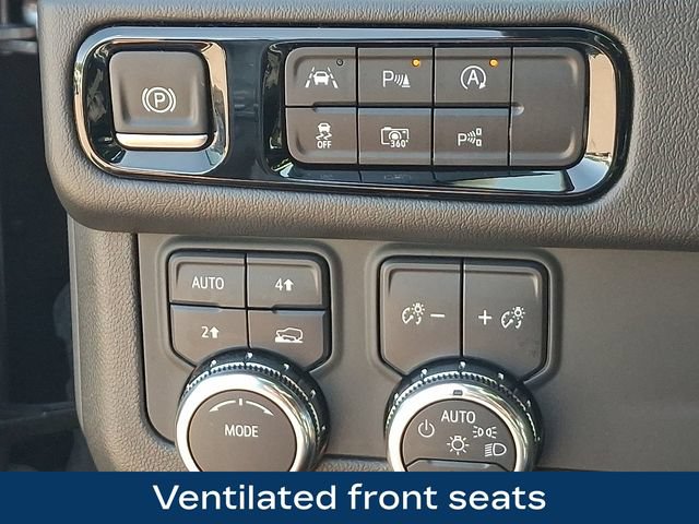 Used 2025 GMC Yukon Denali AWD/4WD image 9