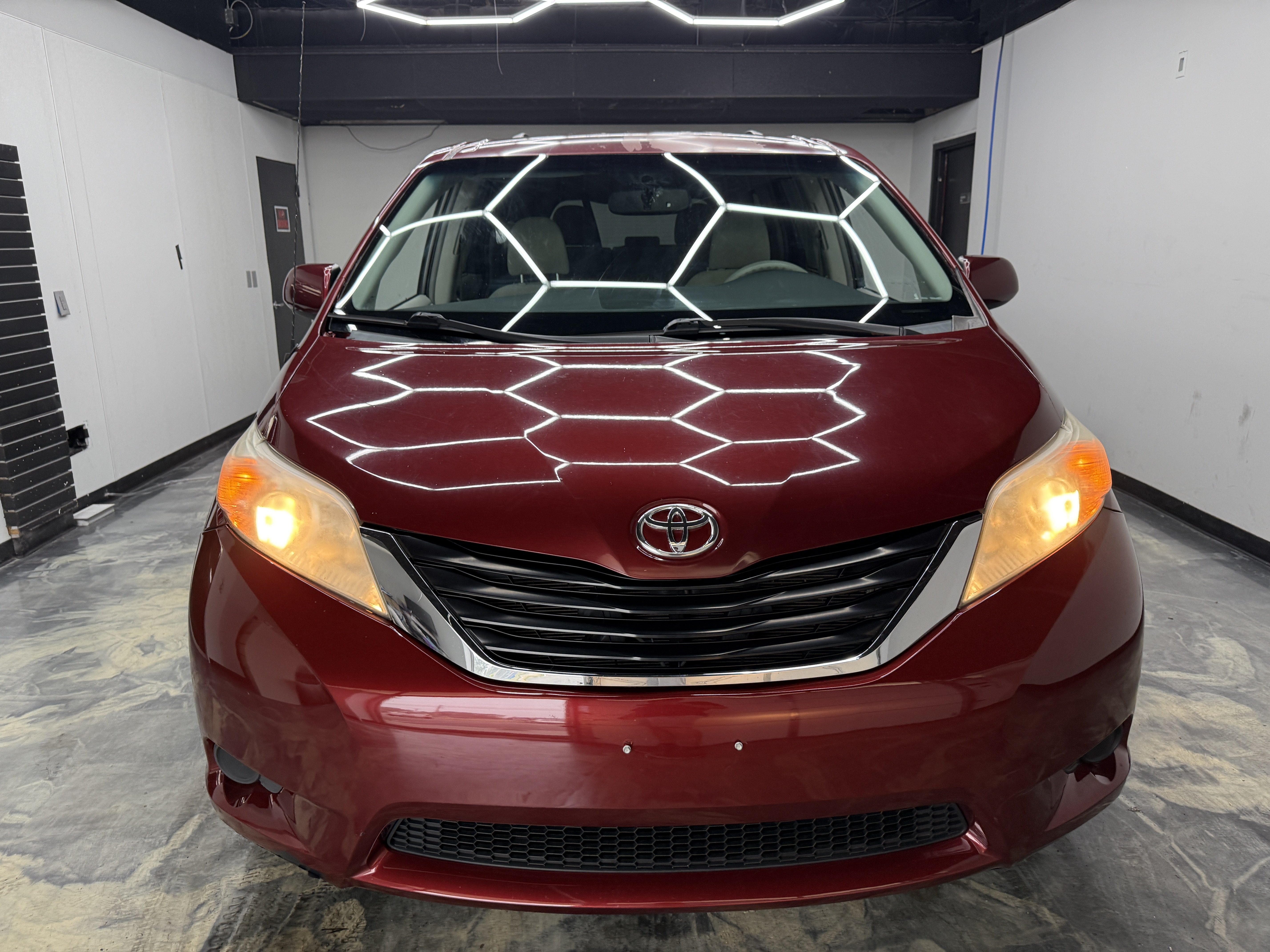 Used 2012 Toyota Sienna LE FWD image 7