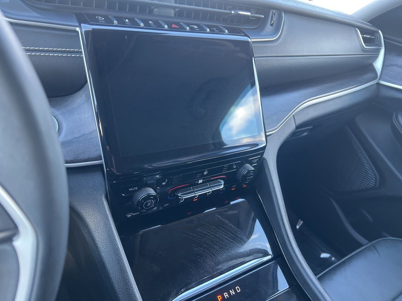 Used 2023 Jeep Grand Cherokee Limited image 29