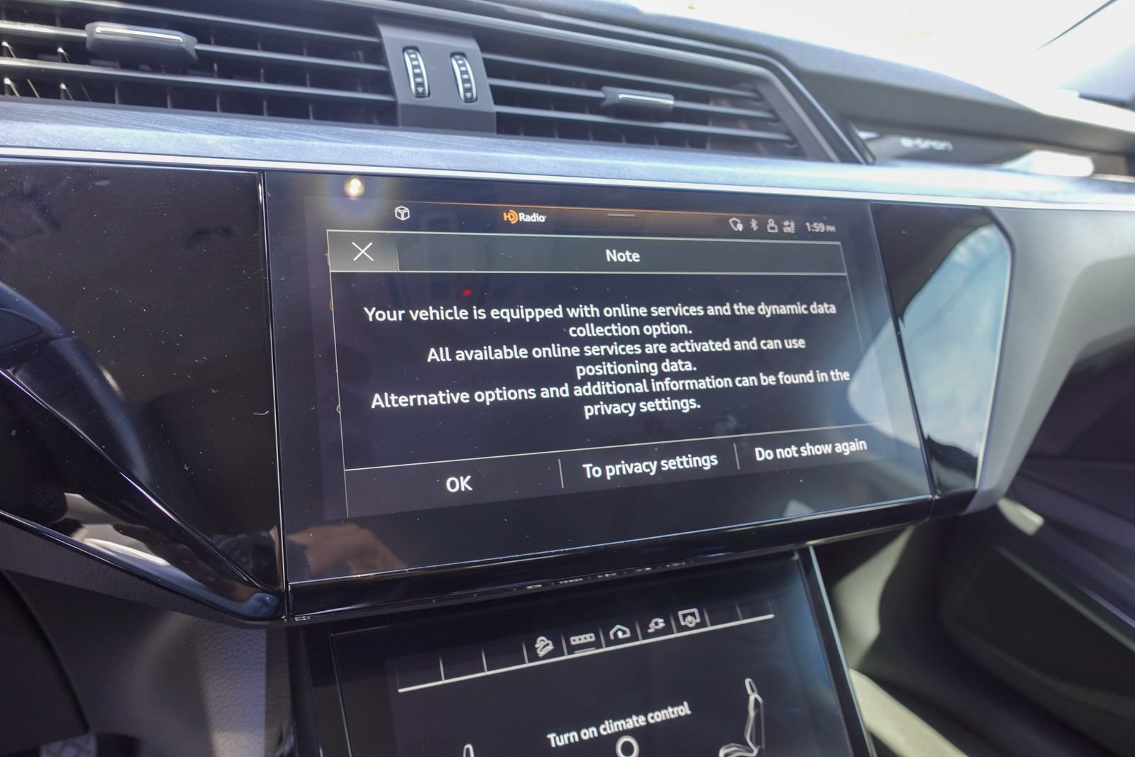 Used 2022 Audi e-tron Premium Plus w/ Premium Plus Package AWD/4WD image 19