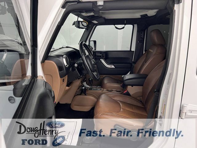 Used 2014 Jeep Wrangler Unlimited Sahara w/ Dual Top Group image 27