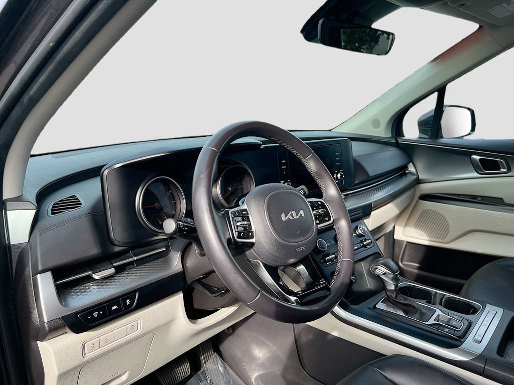Used 2024 Kia Carnival LX FWD image 9