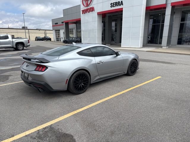 Used 2024 Ford Mustang Coupe image 5