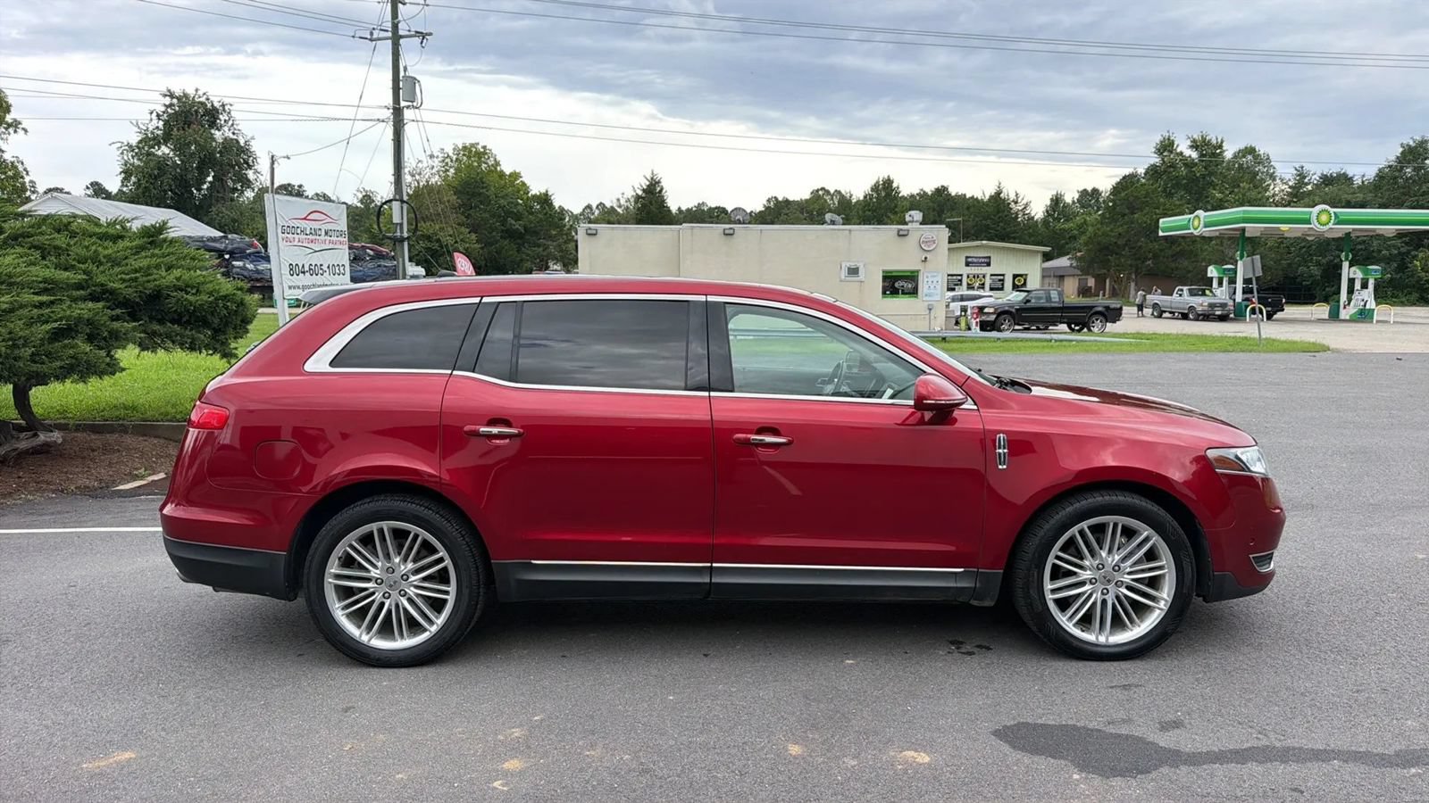 Used 2019 Lincoln MKT AWD image 8
