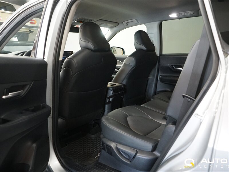 Used 2025 Toyota Grand Highlander AWD image 25