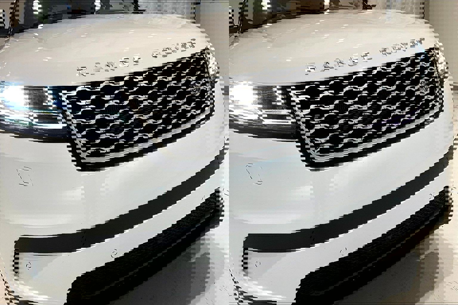 Used 2019 Land Rover Range Rover Velar S image 32