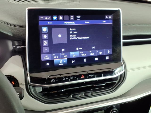 Used 2023 Jeep Compass Limited image 22