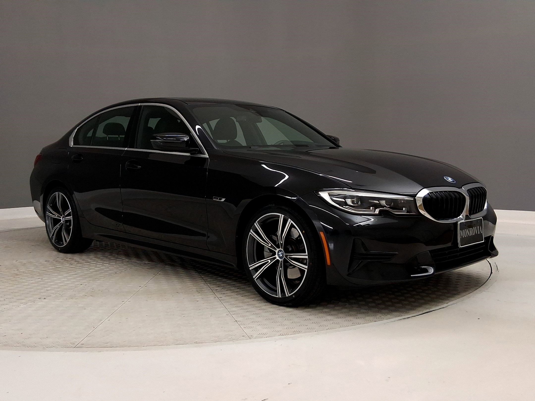Used 2022 BMW 330e w/ Driving Assistance Package image 5