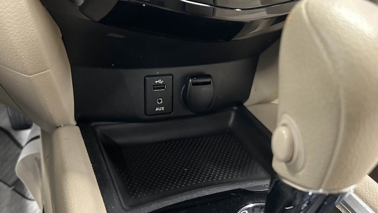 Used 2015 Nissan Rogue SV image 31