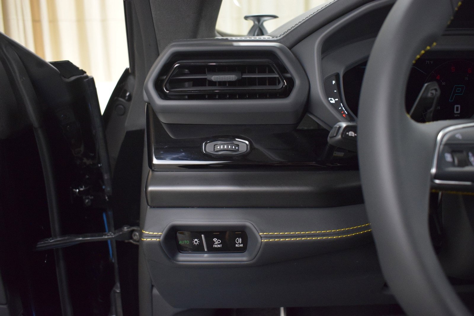 Used 2025 Lamborghini Urus SE image 29