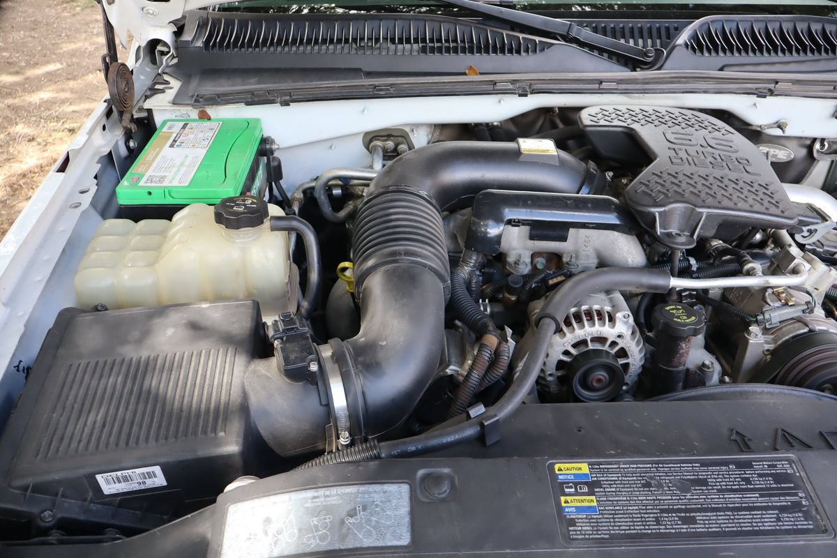 Used 2004 Chevrolet Silverado 3500 LS w/ Heavy-Duty Power Package RWD image 36