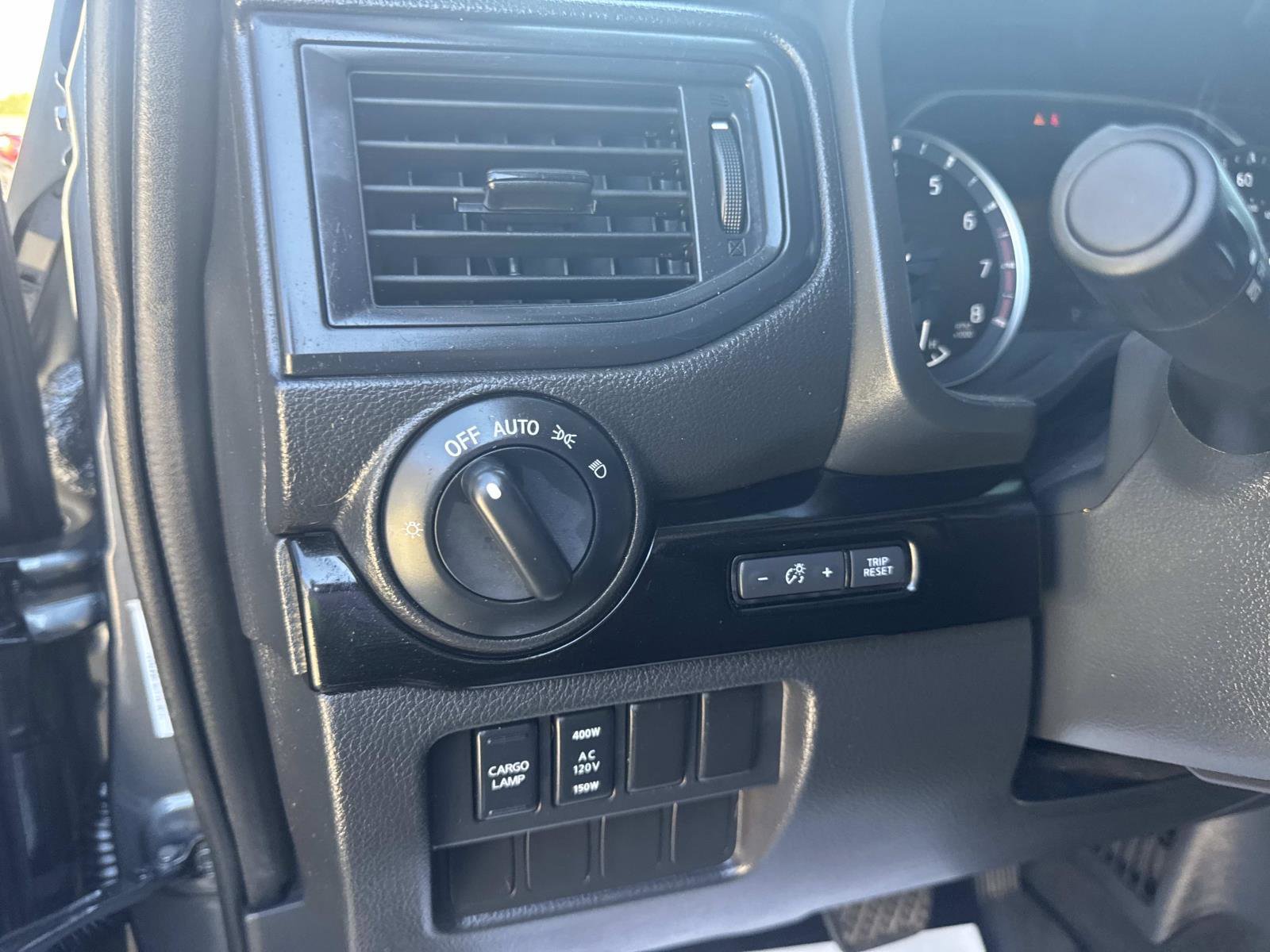 Used 2024 Nissan Titan SV w/ SV Convenience Package image 20