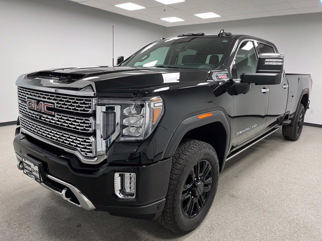 Used 2023 GMC Sierra 3500 Denali w/ Denali Black Diamond Edition AWD/4WD image 4