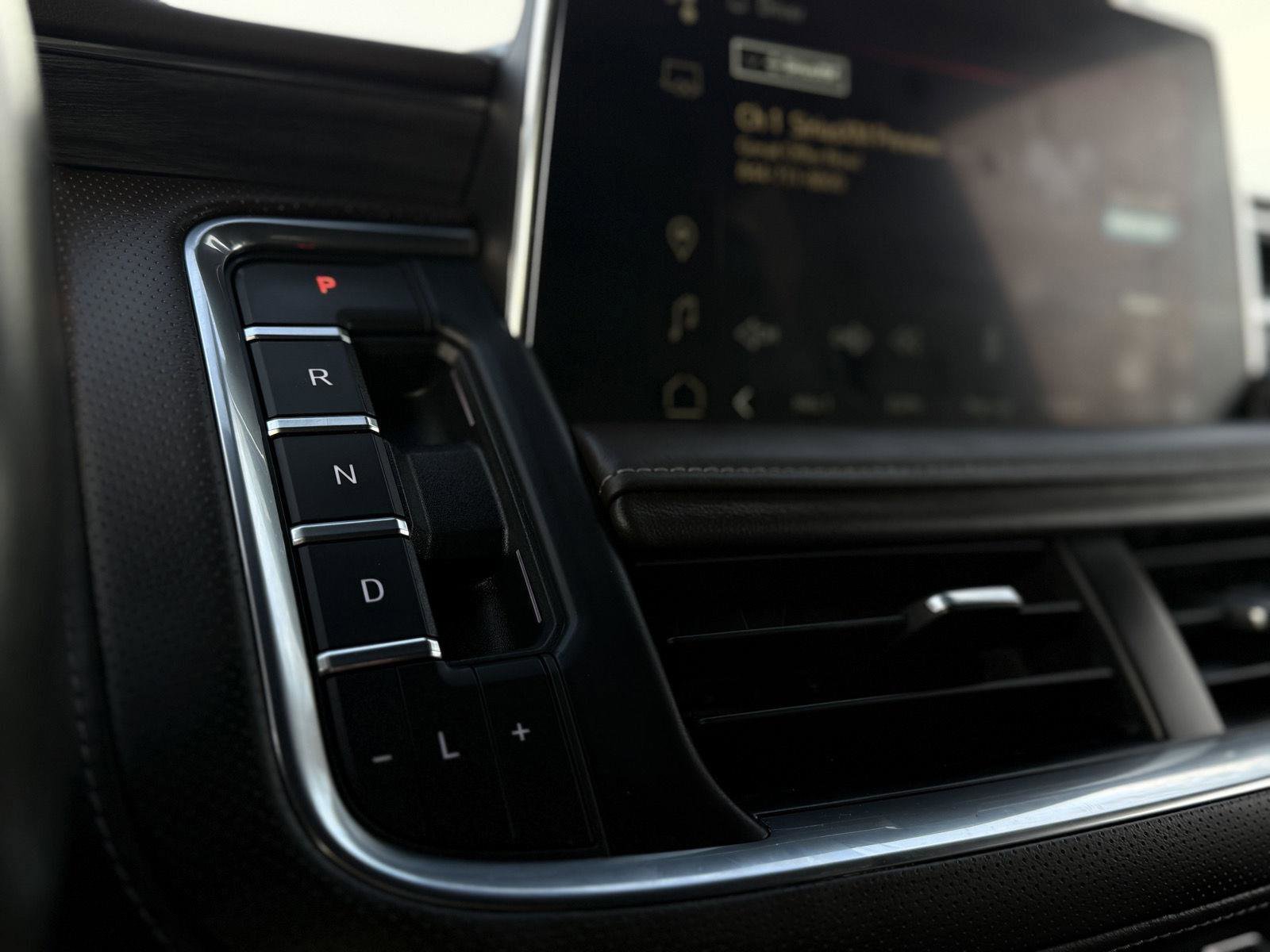 Certified 2022 GMC Yukon XL SLT w/ SLT Premium Package image 17