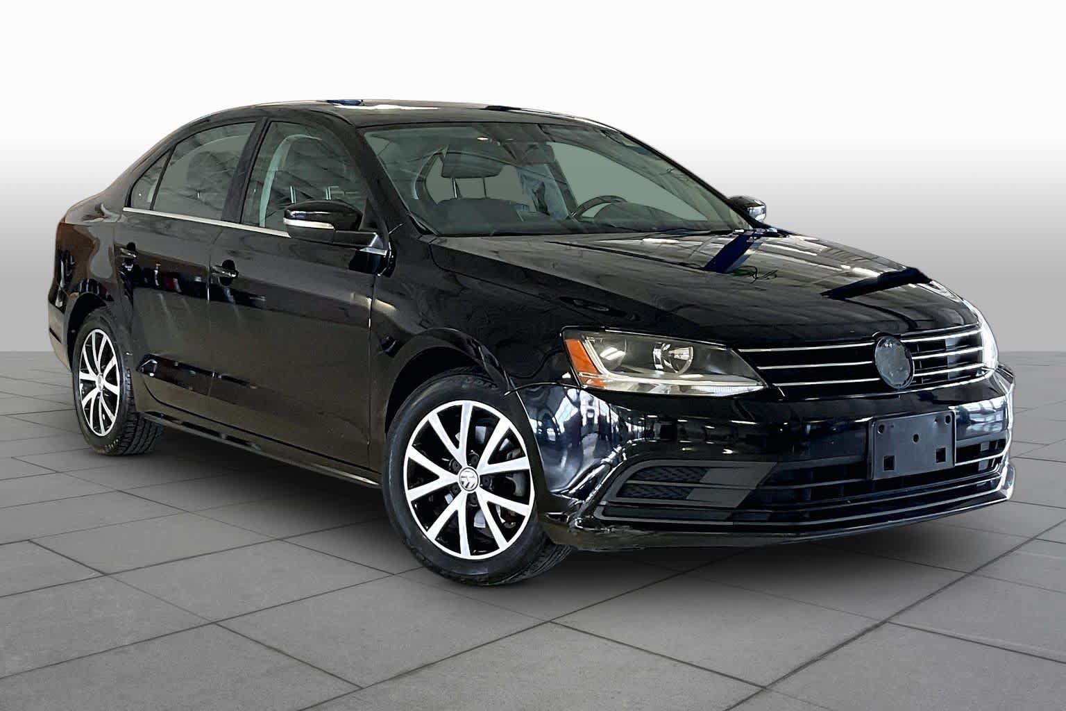 Used 2017 Volkswagen Jetta SE FWD image 2