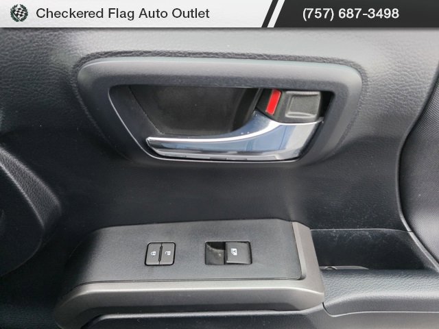 Used 2016 Toyota Tacoma TRD Sport image 42